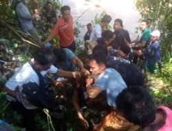 Agya Silver Terjun ke Sungai Komering Satu Keluarga Tewas