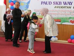 Bunda PAUD Way Kanan Hadiri Pelepasan Siswa-SIswi PAUD SKB