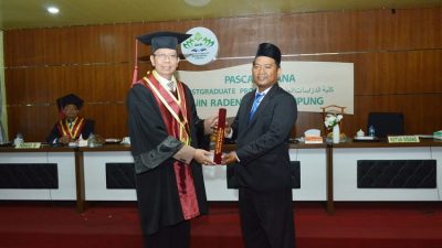 Muhammad Idris, Anak Tukang Kerupuk Dari Pringsewu Raih Gelar Doktor