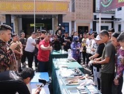 Kajari Lampura Musnahkan BB Hasil Pidum, Antaranya Ganja, Sabu & Senpi