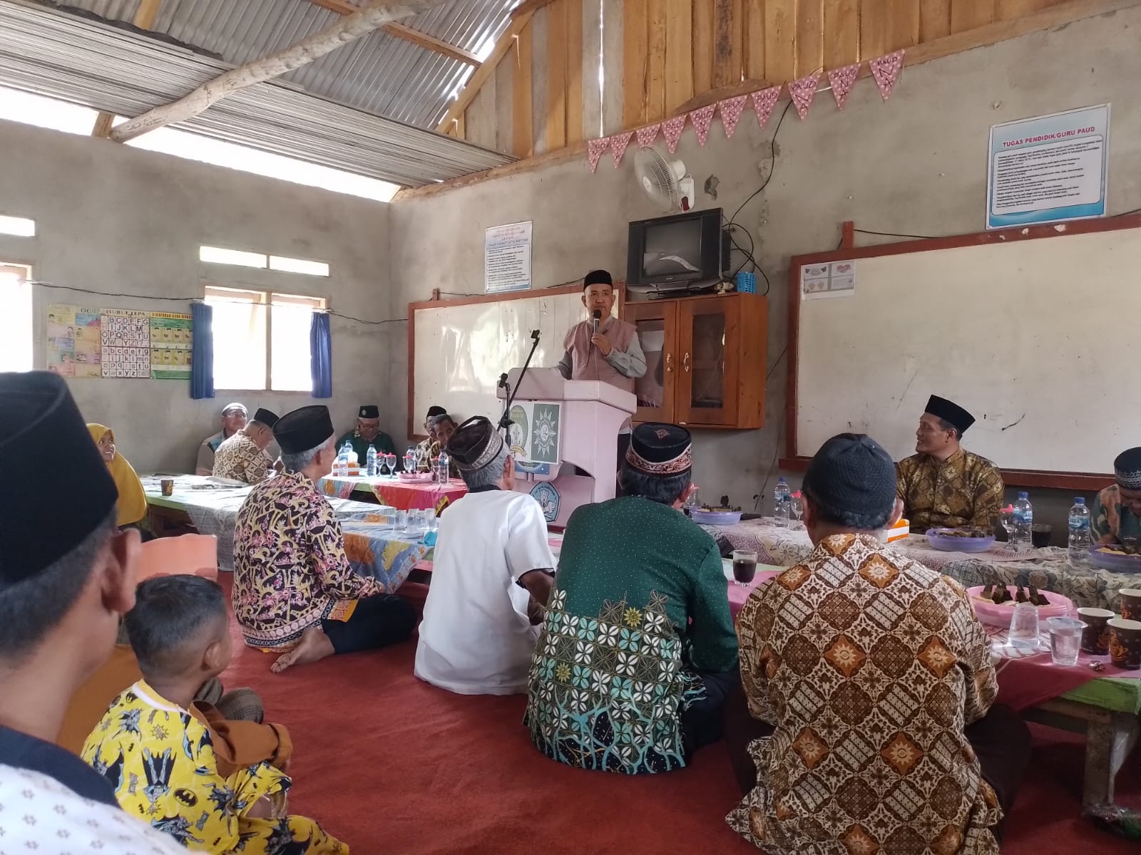 Ceramah Agama yang disampaikan H. Ahmad Junaidi. MPd