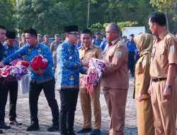 Penyerahan 10 Juta Bendera Merah Putih dalam Apel Bulanan Pemerintah Kabupaten Way Kanan