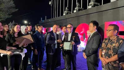 Bupati Way Kanan Terima Penghargaan Satya Lencana  Aditya Karya Mahatva Yodha Utama di Makassar