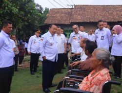 Bupati Adipati Dampingi Gubernur Lampung Salurkan Bansos Pemprov Lampung Di Wilayah Kabupaten Way Kanan Tahun 2023