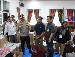 Tinjau Logistik Pemilu 2024, Kapolres Siapkan Petugas Faskes Polres Way Kanan Untuk Tenaga Lipat surat Suara