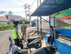 Satlantas Polres Way Kanan Beri Himbauan Pengemudi Ojek di  Simpang Neki Baradatu