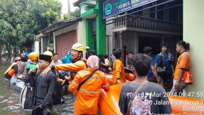 Kali Kedua Dikepung Banjir Demak, MDMC Fokus Bantu Evakuasi dan Layanan Dapur Umum