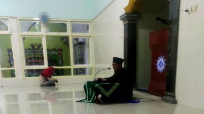 PCM Gayam Selenggarakan Kajian Ahad Pagi Berbasis HPT di Masjid Baiturridwan Kepulauan Sapudi