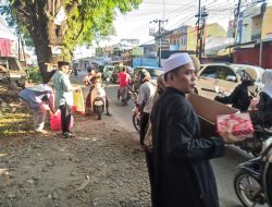 Suasana Kemacetan saat Pembagian Takjil Buka Puasa Ramadhan 1445 H oleh Muhammadiyah Cabang Manggala Kota Makassar
