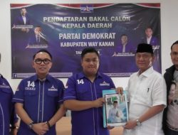 Ali Rahman Resmi Serahkan Berkas Pencalonan Bupati Waykanan ke DPC Demokrat dan DPD PAN