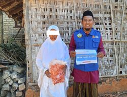 LAZNAS DDII Distribusikan Paket Ibadah ke Jamaah Masjid As Shobirin di Sumenep