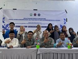 Prodi Ilmu Unismuh Makassar Kerjasama MA Aisyiah Sungguminasa Gelar Pelatihan Public Speaking