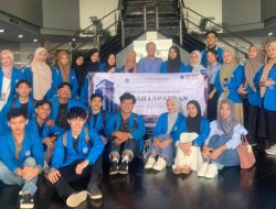Puluhan Mahasiswa Ilmu Komunikasi Unismuh Makassar Belajar Menulis Berita di Redaksi BKM