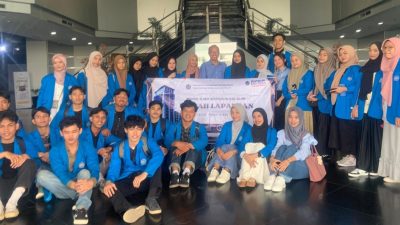 Puluhan Mahasiswa Ilmu Komunikasi Unismuh Makassar Belajar Menulis Berita di Redaksi BKM