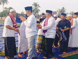 Wakil Bupati Way Kanan Ali Rahman Pimpin Salat Idul Adha di Lapangan Kampung Kalipapan