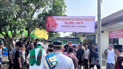 Polres Way Kanan Gelar Salat Idul Adha 1445 H di Masjid Darul Fattah