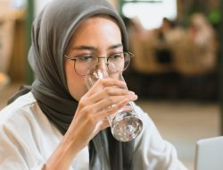 Manfaat Luar Biasa Minum Air Putih yang Perlu Anda Ketahui