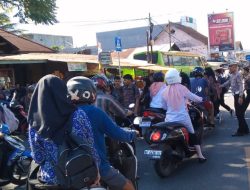 Sat Lantas Polres Pesisir Barat Laksanakan Pengamanan Lalu Lintas di Depan SMPN 1 Krui