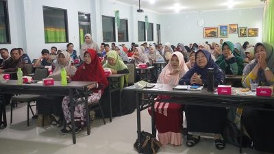 SD Muhammadiyah Metro Pusat Berikan Penghargaan kepada Guru dan Karyawan Berprestasi