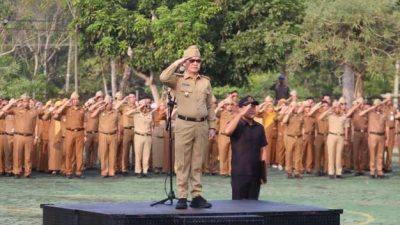 Sekda Way Kanan Pimpin Apel Mingguan: Serukan Peningkatan Kinerja dan Evaluasi Pelayanan Publik