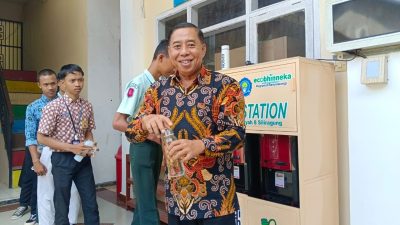 Water Station, Innovation at Muhammadiyah 8 Siliragung Banyuwangi Vocational High School to Control Plastic Waste in Schools