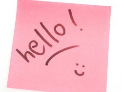 “Hallo, Kenapa Kita Selalu Mengucapkan ‘Hallo’ Saat Mengangkat Telepon?”