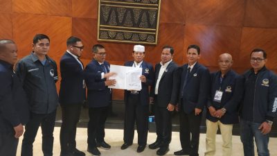 Ketua Wantim NasDem Muslim Ayub Serahkan SK B1 KWK dari DPP kepada Suhaidi – Maliki Maju Pilkada Gayo Lues