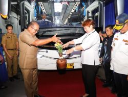 Pj. Gubernur Lampung Resmikan Fasilitas Ruang Tunggu Stasiun Tanjung Karang dan 26 Armada Bus Baru DAMRI