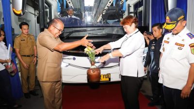 Pj. Gubernur Lampung Resmikan Fasilitas Ruang Tunggu Stasiun Tanjung Karang dan 26 Armada Bus Baru DAMRI