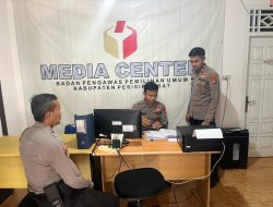 Pastikan Pilkada Aman, Polres Pesisir Barat Gelar Pengamanan di Kantor Bawaslu