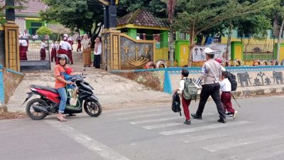 Pengaturan Lalu Lintas Pagi, Upaya Polres Way Kanan Cegah Kecelakaan