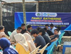 Prodi Manajemen Gelar Kegiatan Family Gathering di Pantai Kuala, Dalam Rangka Nibak Prodi Ta Meusaboh Hate