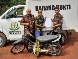 Kejari Way Kanan Kembalikan Barang Bukti Sepeda Motor kepada Korban di Gedung Batin