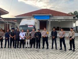 Pastikan Keamanan, Polres Way Kanan Kawal Kedatangan Surat Suara Pilkada 2024