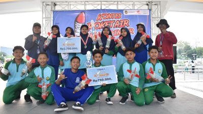 Dua Santri SMP Muhammadiyah Jono Siap Berkompetisi di Ajang Nasional Kompetisi Roket Air 2024