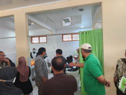 Haji Hamdan Kunjungi Keluarga Korban Di Rumah Sakit Datu Beruh, Diduga Pembacokan