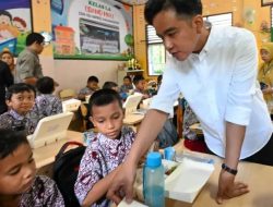 Wapres Gibran Rakabuming Tinjau Program Makan Bergizi Gratis di Sekolah, Bantu Ekonomi Lokal