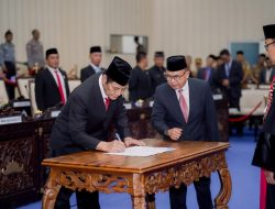 Sinergi Eksekutif-Legislatif, Pieter Dilantik Sebagai Wakil Ketua I DPRD Pesibar