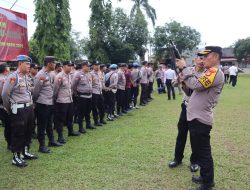 Peningkatan Pengawasan: Wakapolres Way Kanan Periksa Senjata Api Dinas