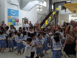 TK Taman Bahagia Kenalkan Literasi Keuangan kepada Anak-Anak melalui Kunjungan ke BPRS HIK MCI