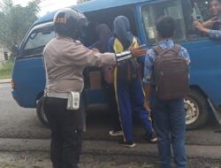 Keselamatan Lalu Lintas: Satlantas Polres Way Kanan Edukasi Pengemudi Angkot di Umpu Semenguk