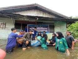 KMFH UMRI Berikan Bantuan Sembako dan Berbuka Puasa Bersama Korban Banjir di Rumbai