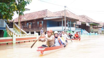Bupati dan Wakil Bupati Way Kanan Tinjau Langsung Banjir di Kampung Sri Menanti