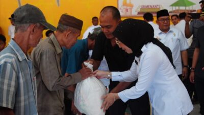 Ali Rahman dan Ayu Assalasiyah Turun Langsung Bantu Warga Terdampak Banjir