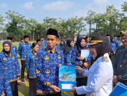 Plt Bupati Ayu Asalasiyah Serahkan SK CPNS Formasi 2024 di Upacara HUT Way Kanan