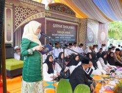 Bupati Way Kanan Ayu Asalasiyah Hadiri Tabligh Akbar dan Istighotsah Kubro Peringatan Hari Santri Nasional 2025 di Rebang Tangkas