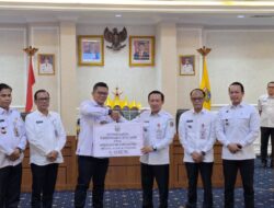 Pemkab Way Kanan Serahkan Bantuan Untuk Korban Bencana Alam Sumatera