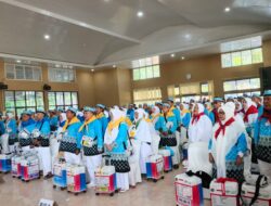 Bupati Ayu Asalasiyah Lepas 225 CJH Way Kanan ke Tanah Suci, Suasana Haru Iringi Keberangkatan
