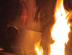 Menjaga Api di Dapur Rakyat