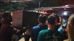 Tiga Jenazah Satu Keluarga Korban Bus ALS Tiba di Way Kanan Dini Hari